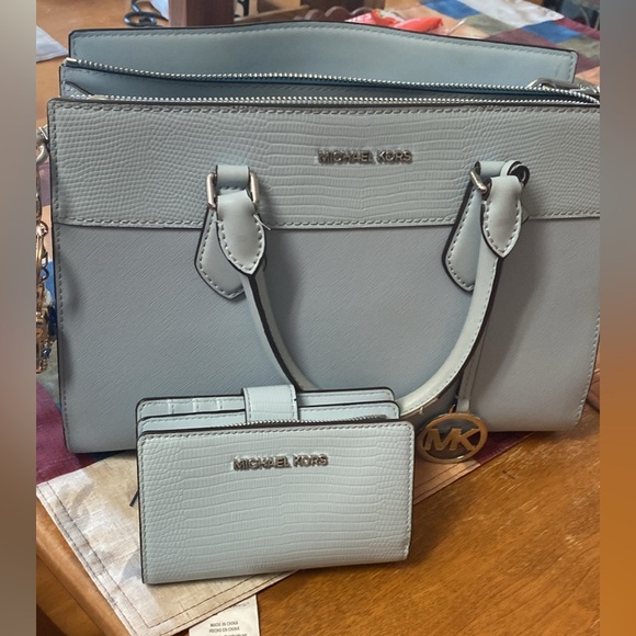 Michael Kors Sky Blue Purse and Wallet Set - Picture 1 of 1